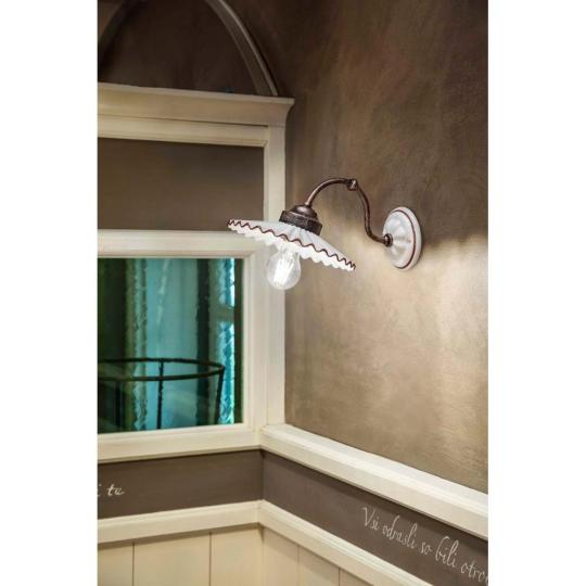 rez provence keramia falikar mediterran festett kezzel balaton lampa lampak vilagitas nappali tukor furdoszoba fali terasz konyha haloszoba romantikus voros csikos ferroluce c198 lameridiana lakberendezes bezs fal.jpg